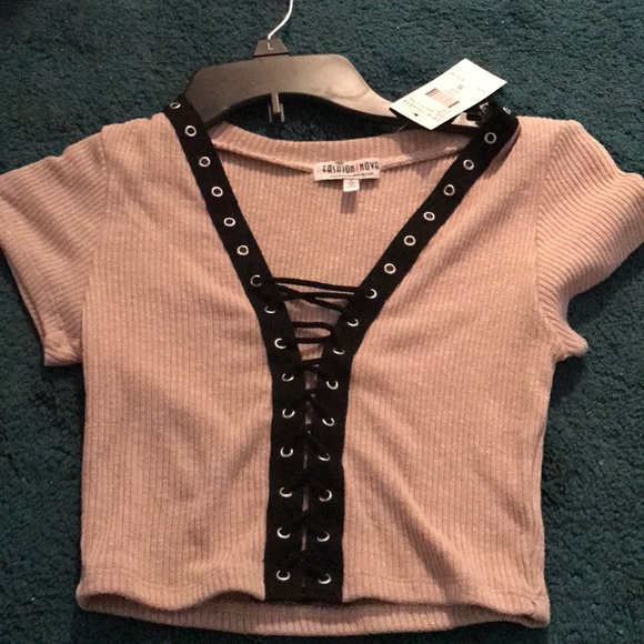 Never worn Fashion nova crop top - Picture 2 of 3